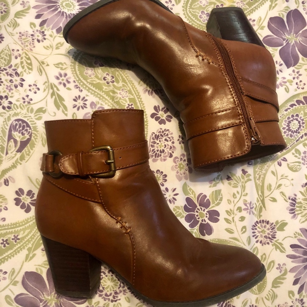 Size 8 women’s booties with heel